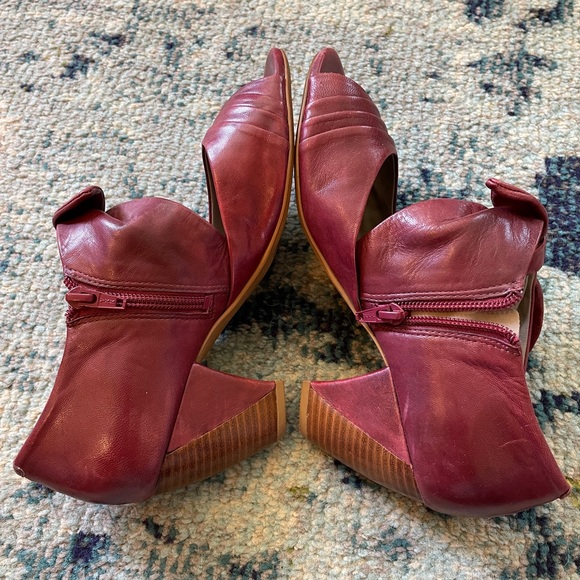 Everybody by BZ Moda Vintage burgundy peep toe heels - Size 38 (US 7-8) - Picture 4 of 6